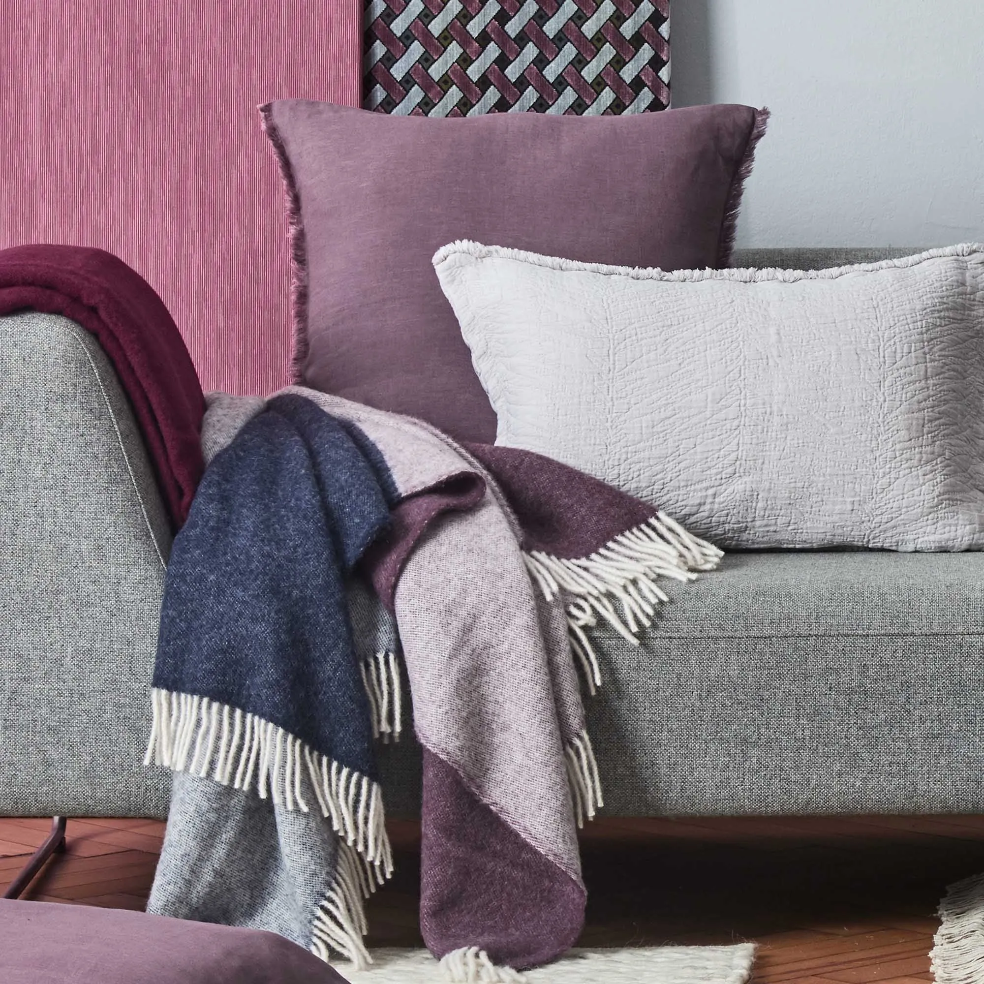 Salakas Wool Blanket [Dark blue/Aubergine/Natural]